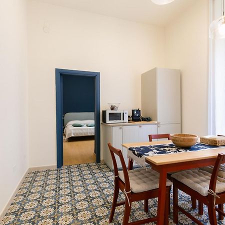 Calaba Chiaia Apartment Наполи Екстериор снимка