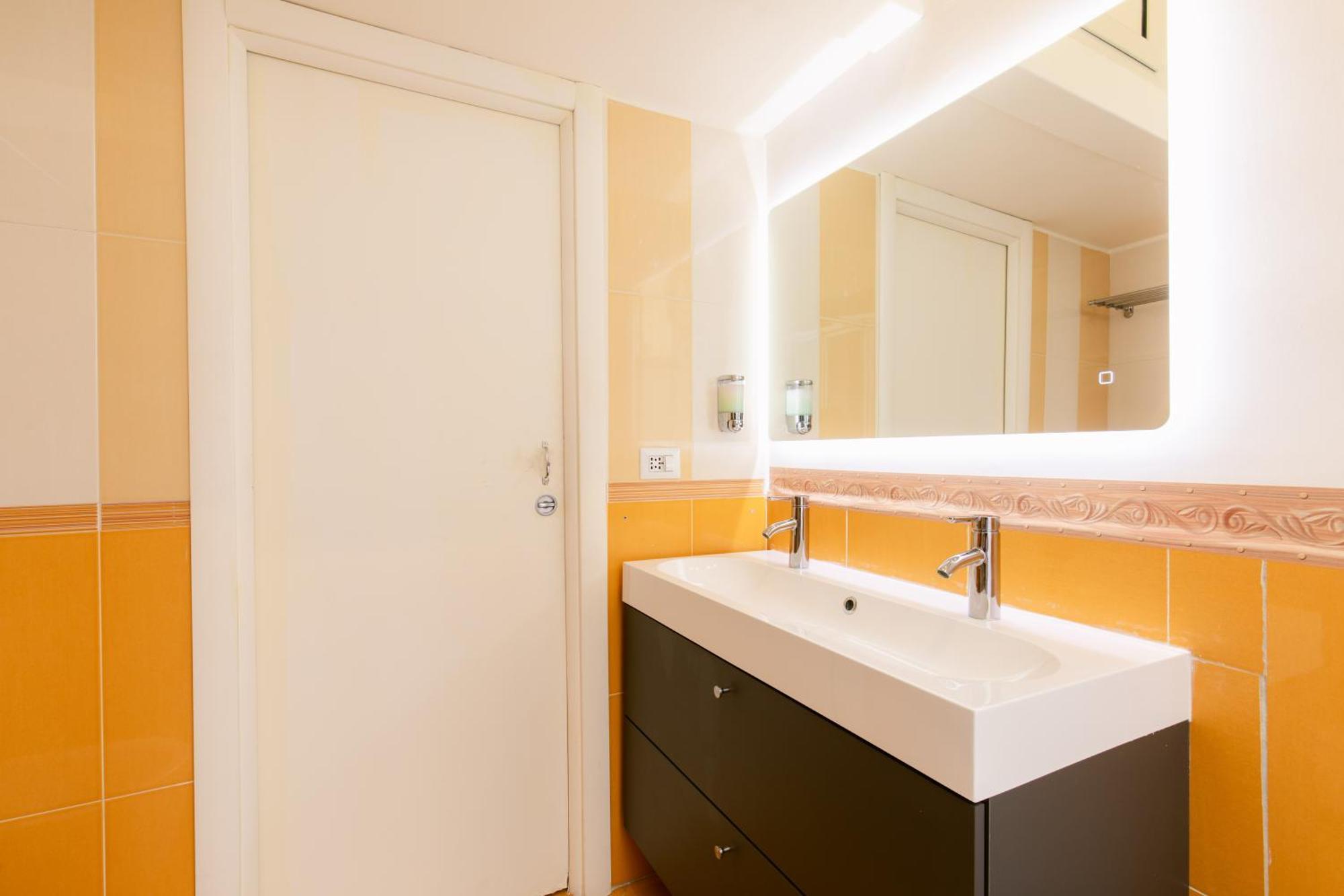 Calaba Chiaia Apartment Наполи Екстериор снимка
