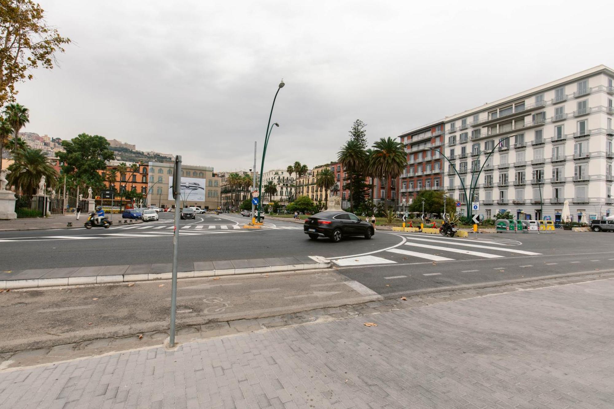 Calaba Chiaia Apartment Наполи Екстериор снимка